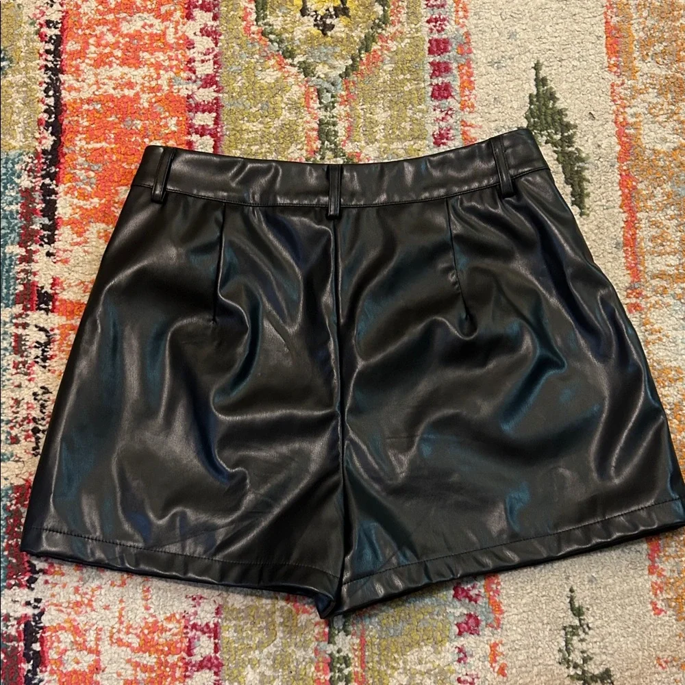 Amazon Leather High Waisted Pleated Wide Leg Dressy Shorts with Pockets. Size M